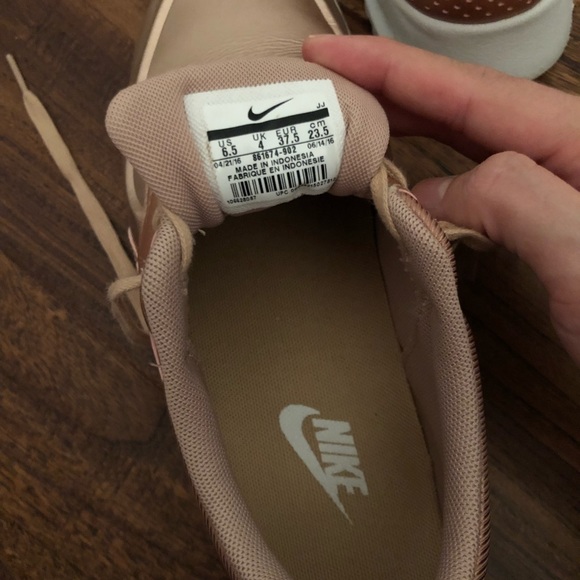 RARE Rose Gold Nike Thea - EXCELLENCE condition - Picture 4 of 5
